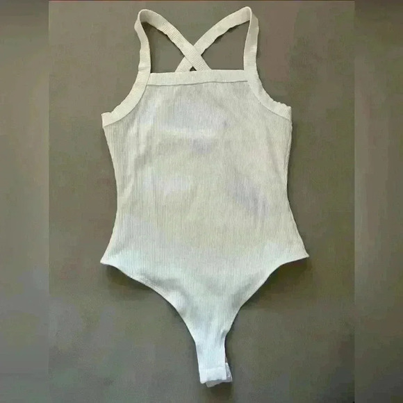 NWT Lulus Ribbed cross back bodysuit in cream size L - Picture 2 of 6